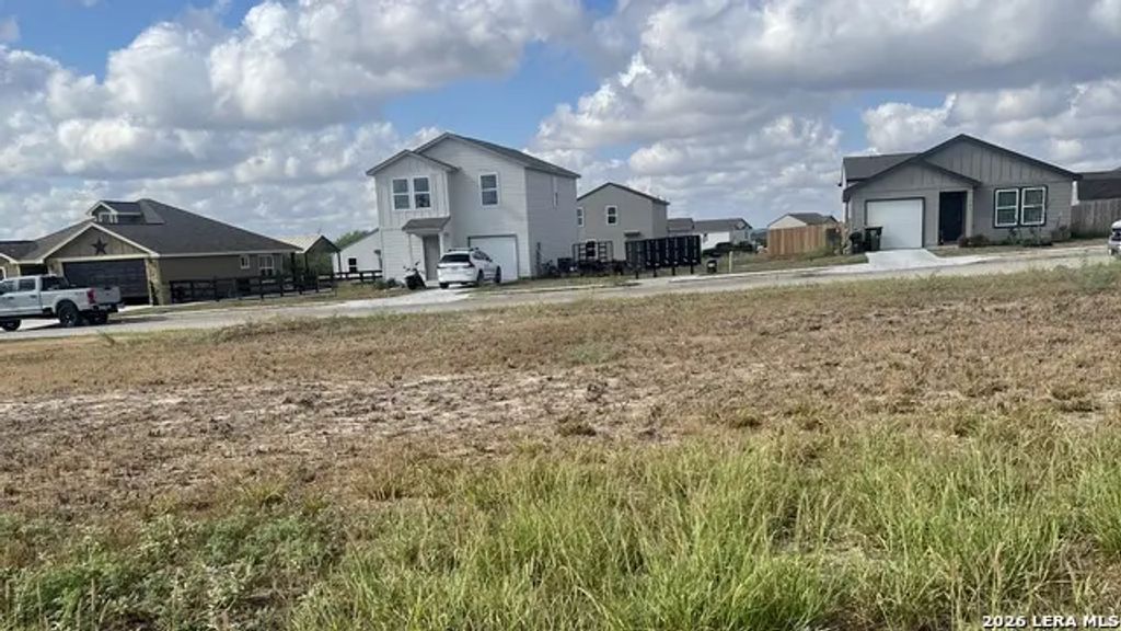616 Cadena, Kenedy
