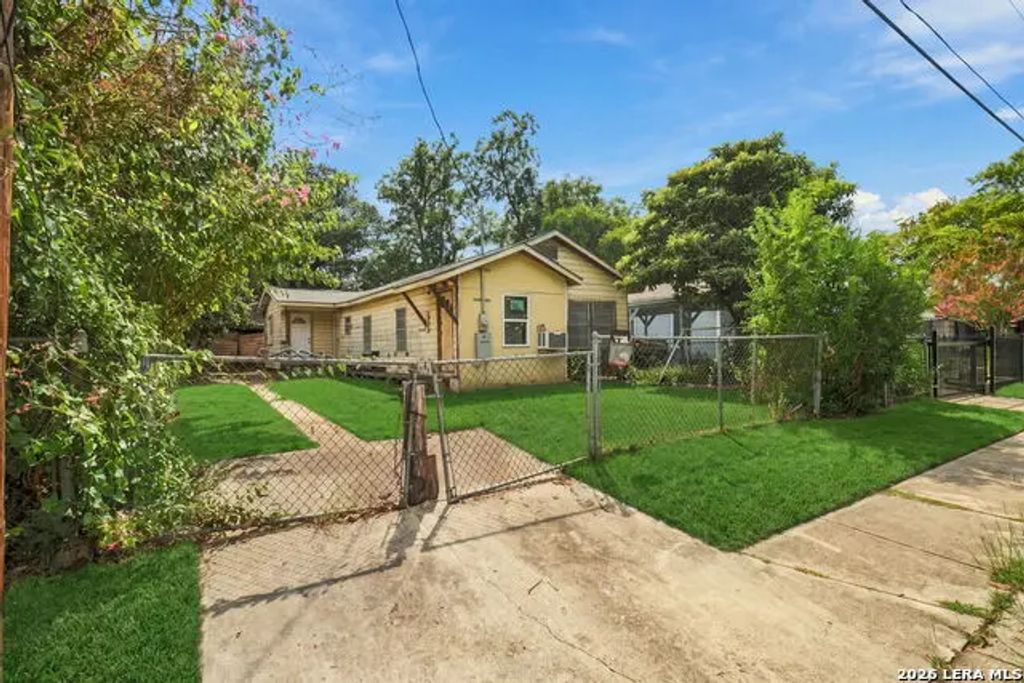 842 Angela St, San Antonio