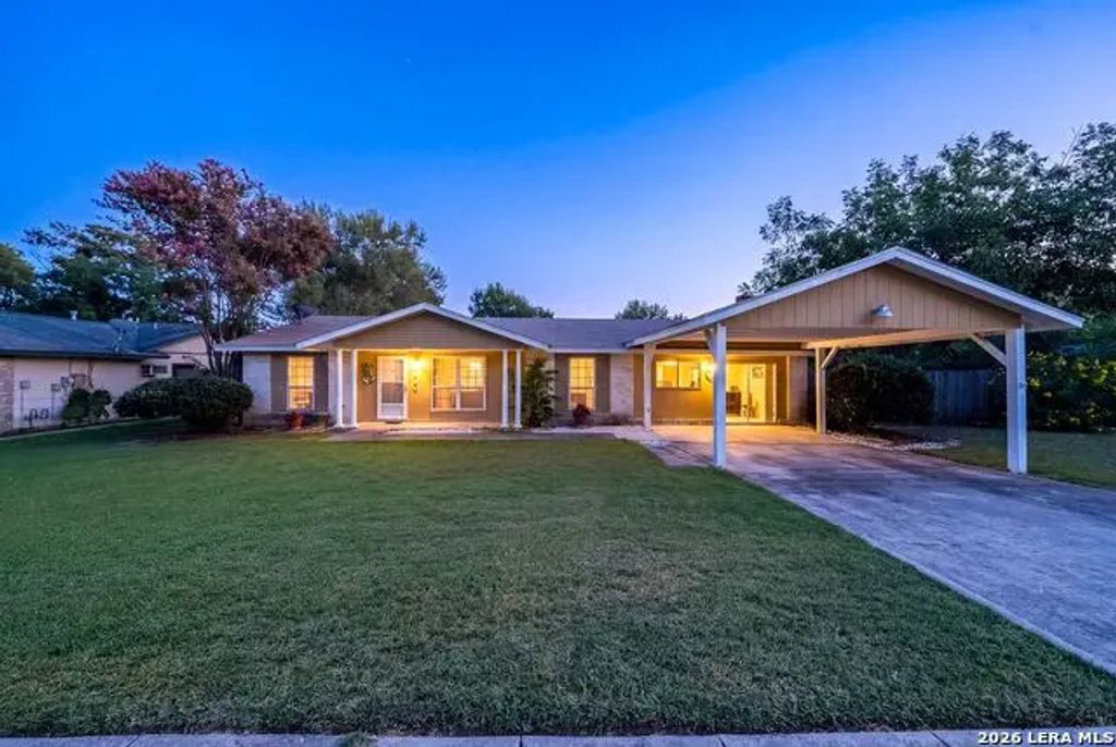 9446 Shields Dr, San Antonio