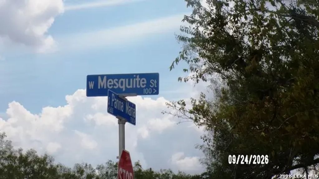 114 W Mesquite St, Karnes City