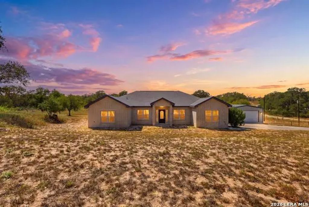 254 Broken Arrow, Floresville