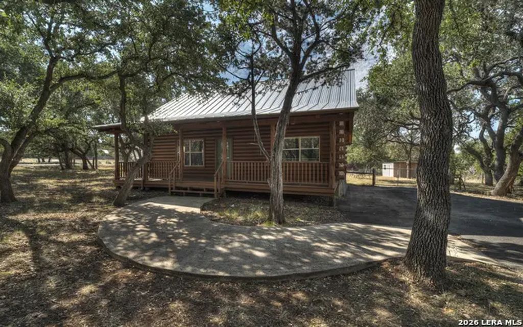 171 Bud Danner Drive, Leakey