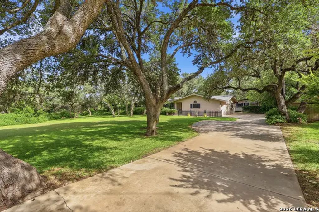 100 Fleetwood Dr, Hollywood Park