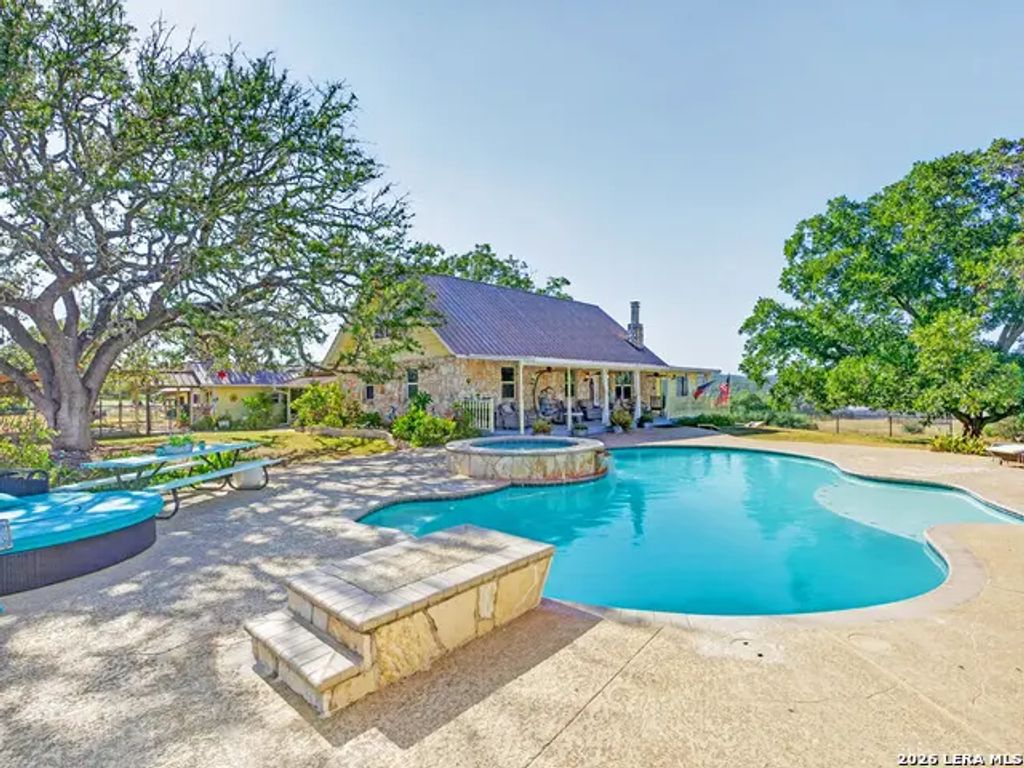 3320 Privilege Creek Rd, Pipe Creek