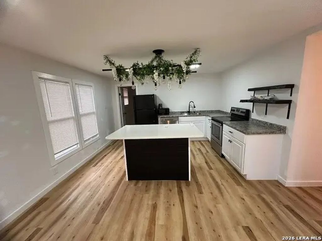 231 Gabriel, San Antonio