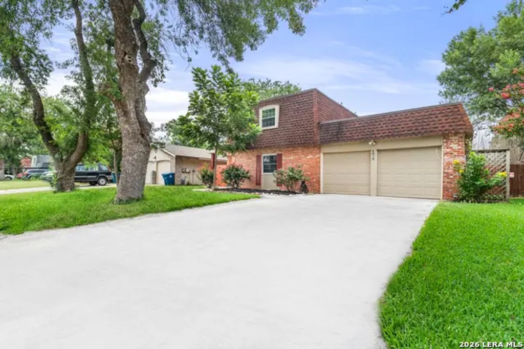 4818 Bill Anders Dr, Kirby
