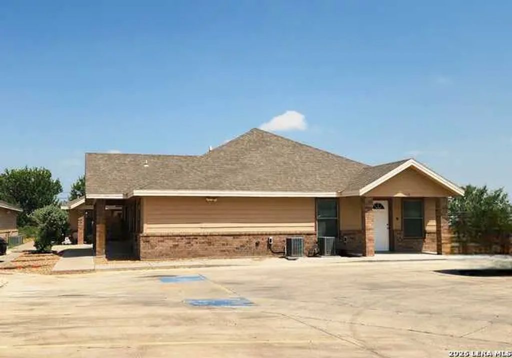 1115 Elia Santos, Eagle Pass