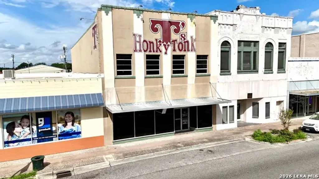 209 N Washington St, Beeville