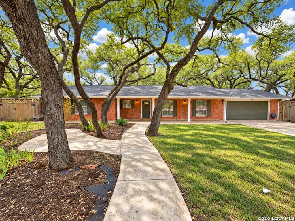 202 Donella Dr, Hollywood Park