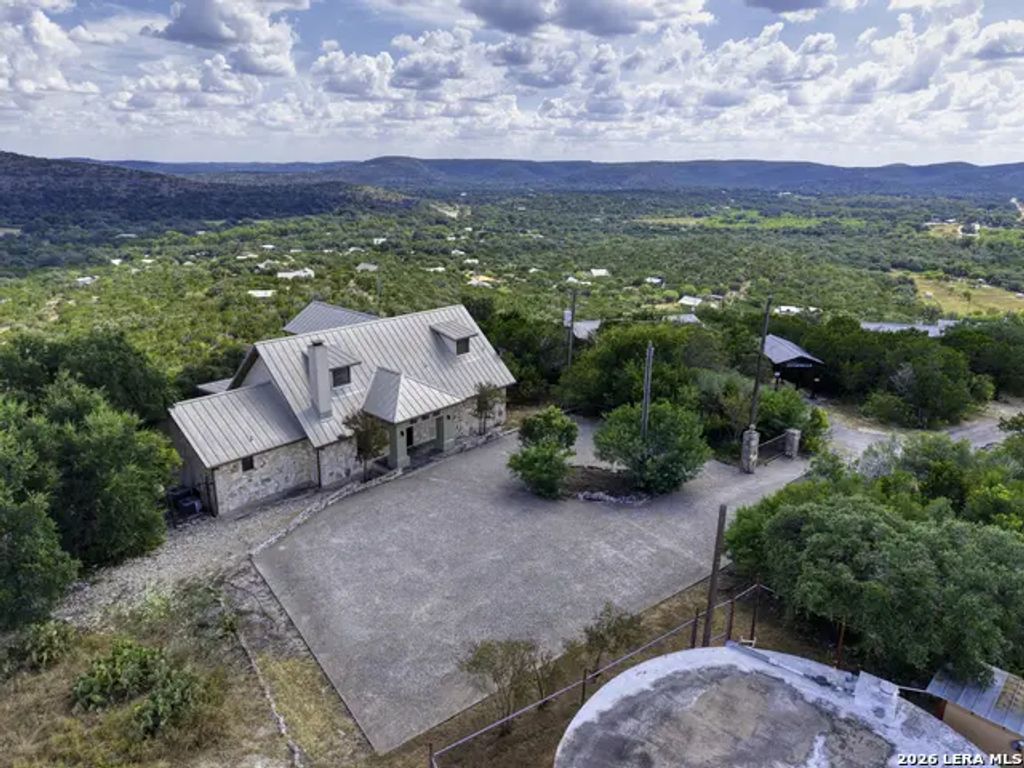360 Bluebonnet, ConCan