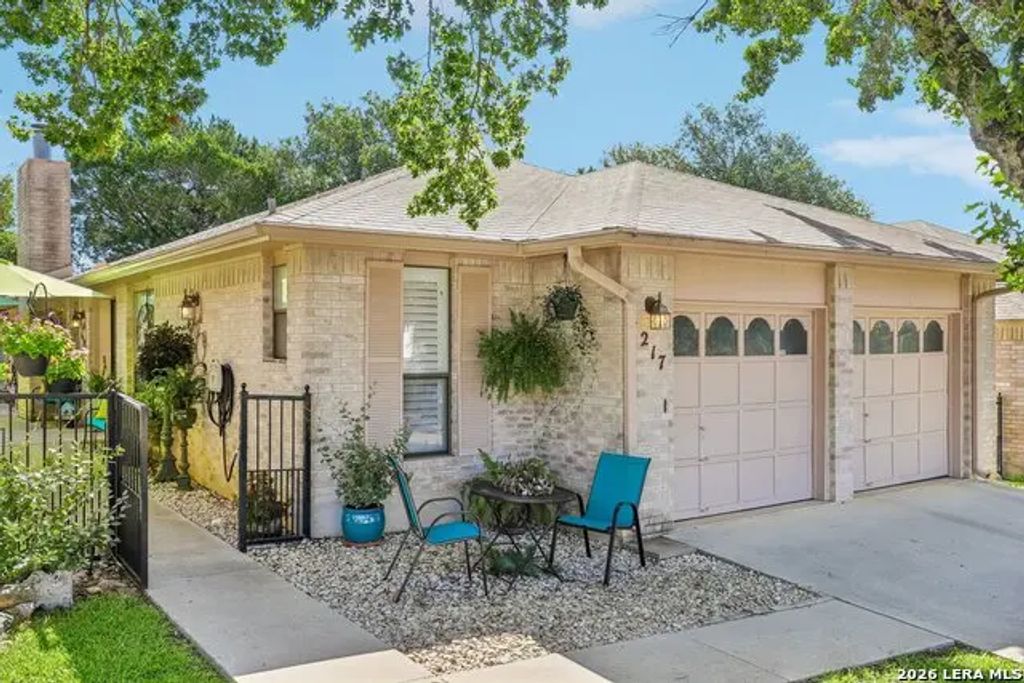 1217 Bluff Creek Cir, New Braunfels