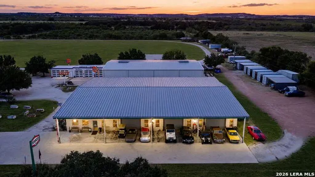 7914 S State Highway 16, Fredericksburg