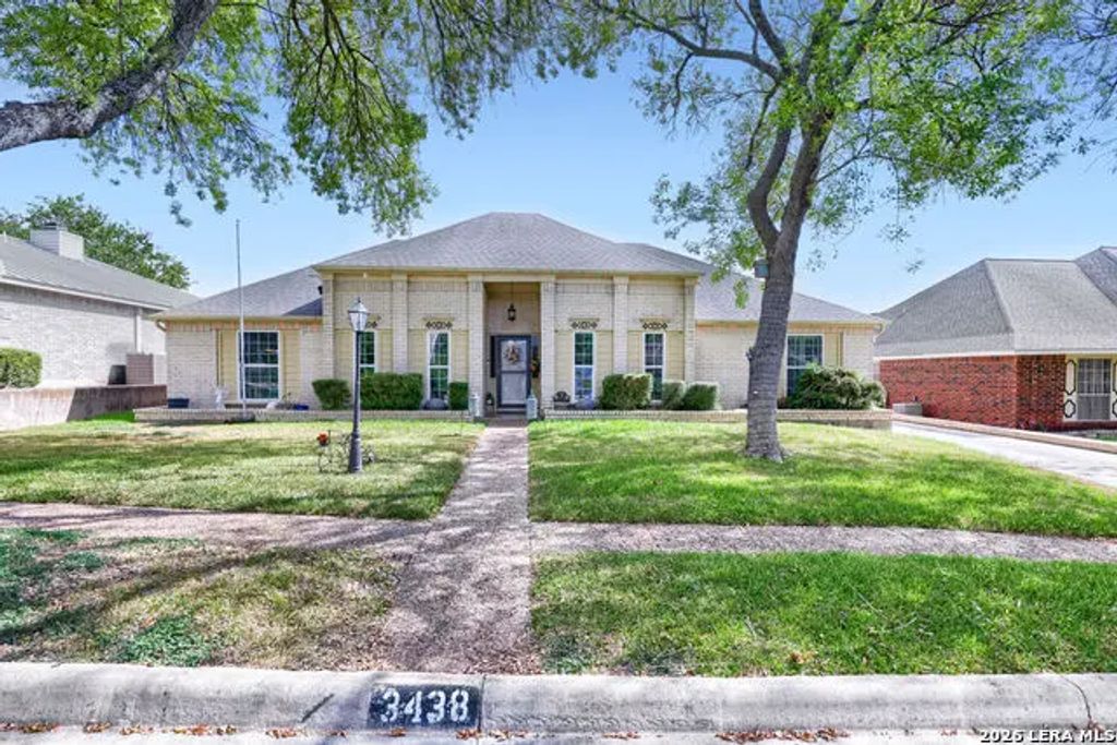 3438 Foxbriar Ln, Schertz