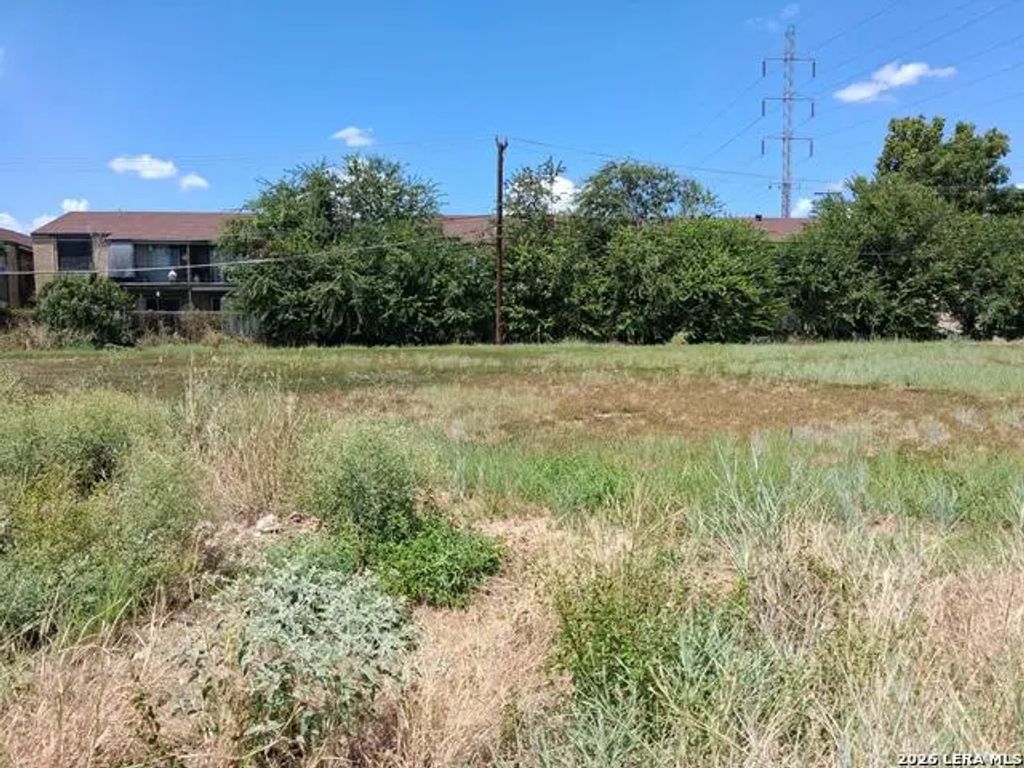 321 W Langley Blvd, Universal City