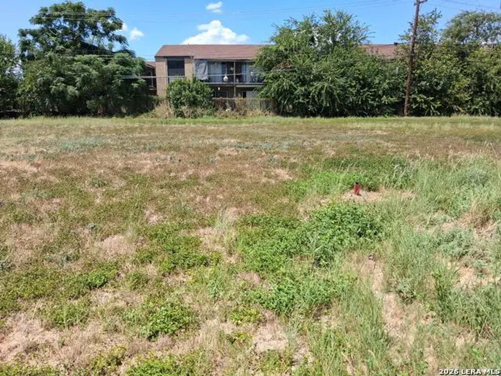 325 W Langley Blvd, Universal City