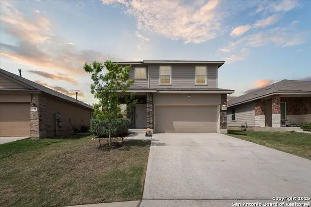 168 Middle Green Loop, Floresville