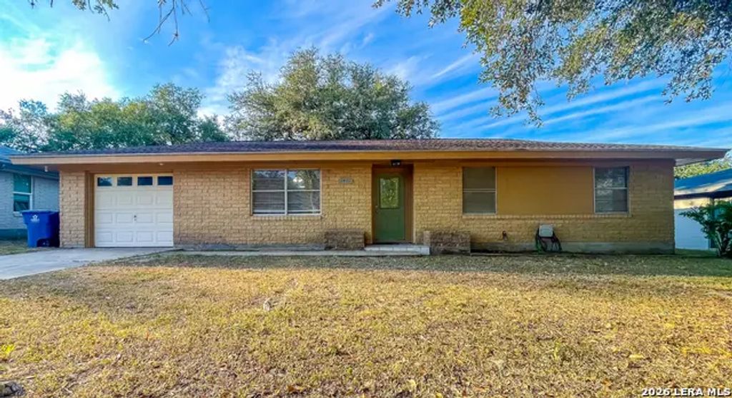 1407 Wren Ln, Beeville