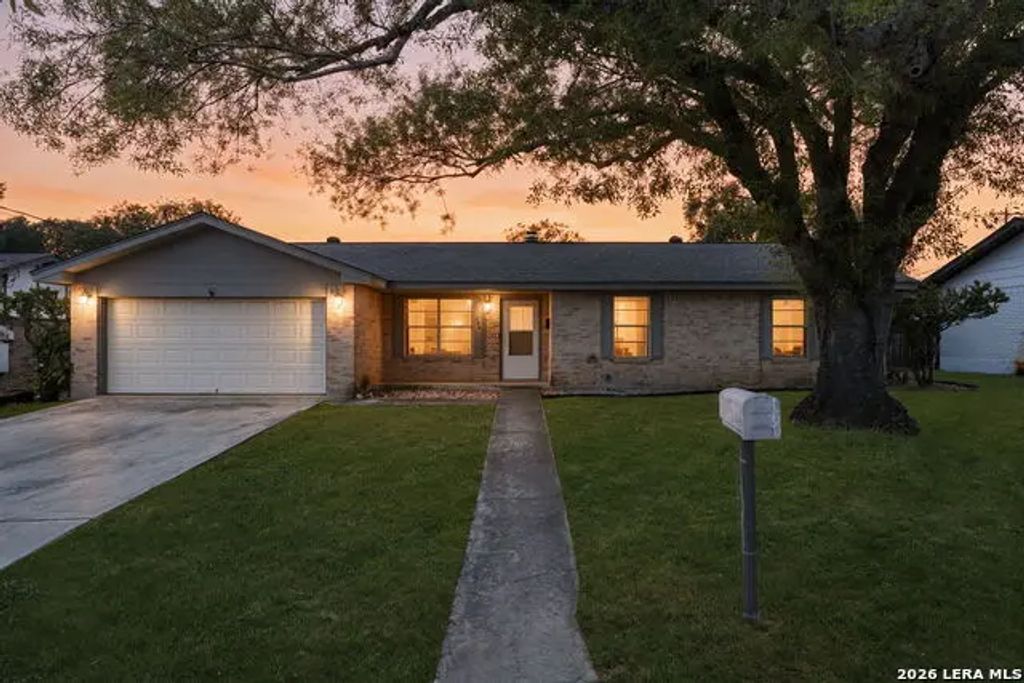 160 Stephanie Dr, Kerrville