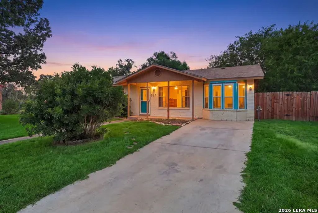 301 Ann Dr, Converse