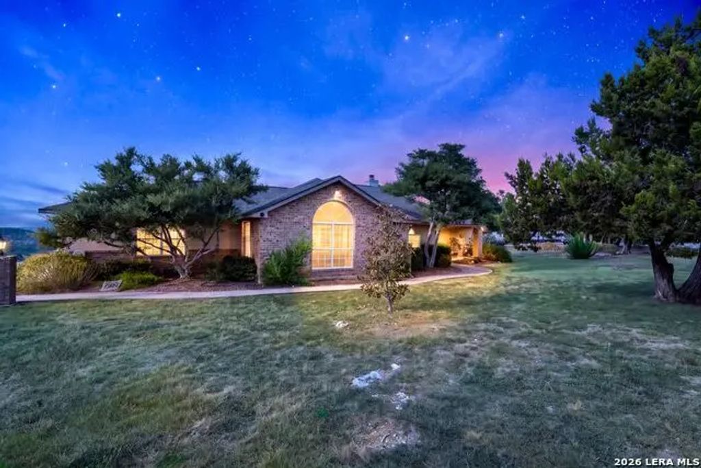 2639 Summit Skyway, Canyon Lake