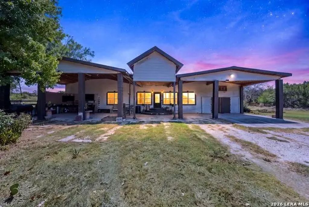 751 Deer Forest Dr, Pipe Creek