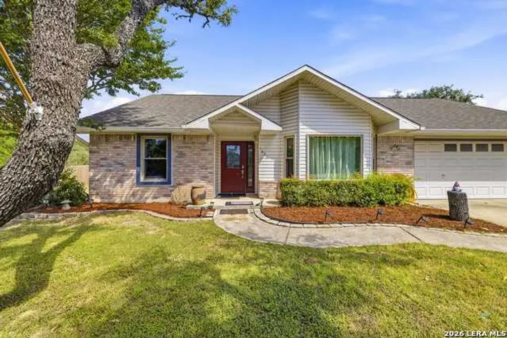 1602 Silver Saddle Dr, Kerrville