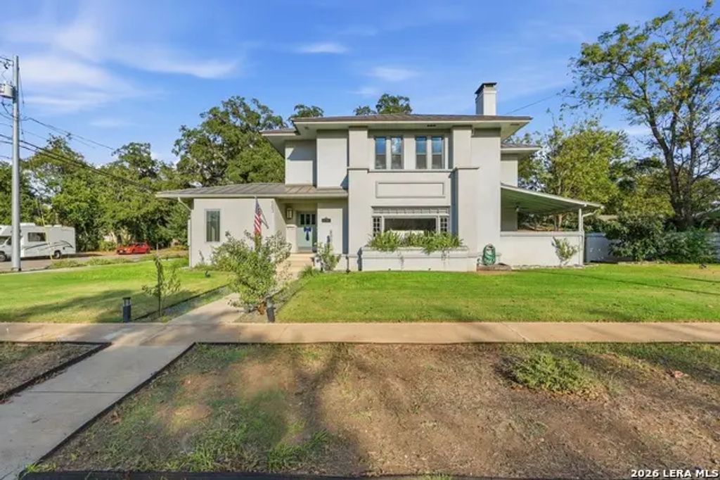 503 S Austin St, Seguin