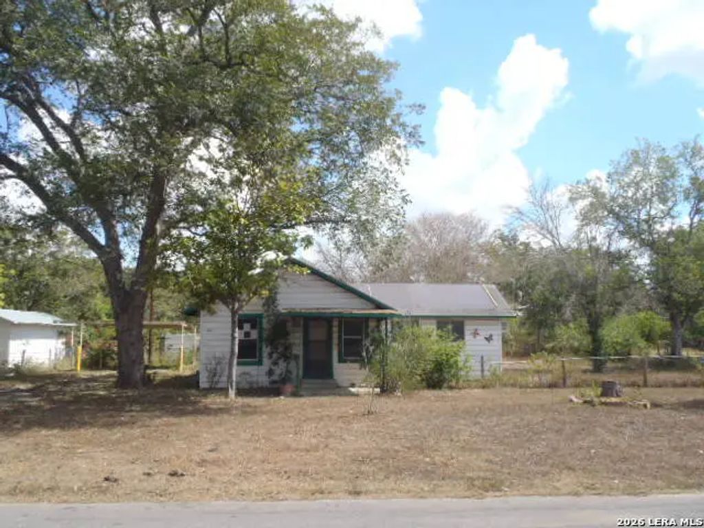 921 Pecan St, Seguin
