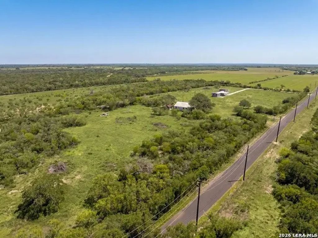 2759 County Road 467, Devine