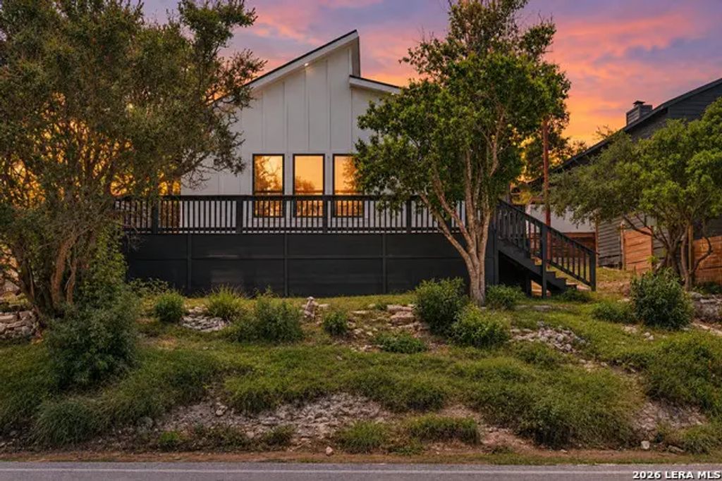 12596 Park Road 37, Lakehills