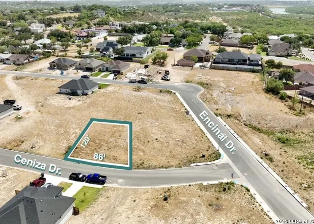 804 Ceniza Dr, Eagle Pass