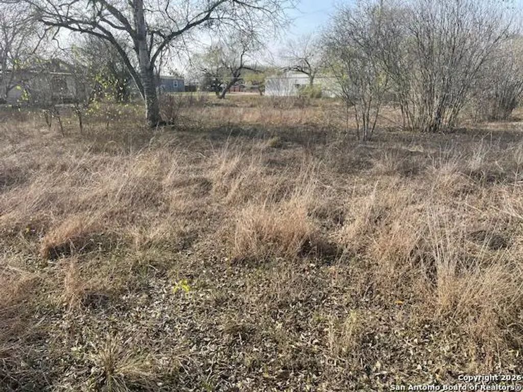 610 Cedar St, Jourdanton