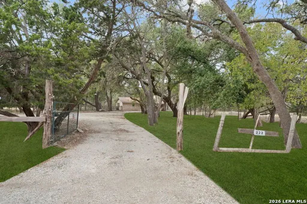 222 Cascade Caverns Rd, Boerne