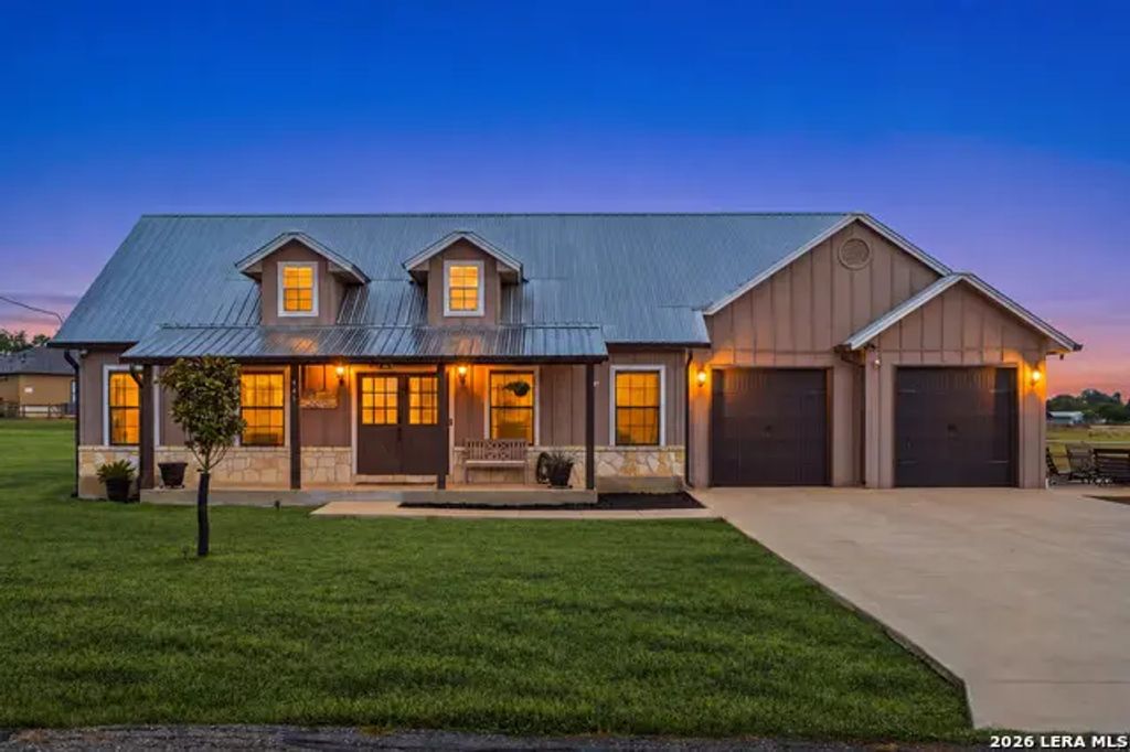 445 Spanish Grant Cir, Bandera