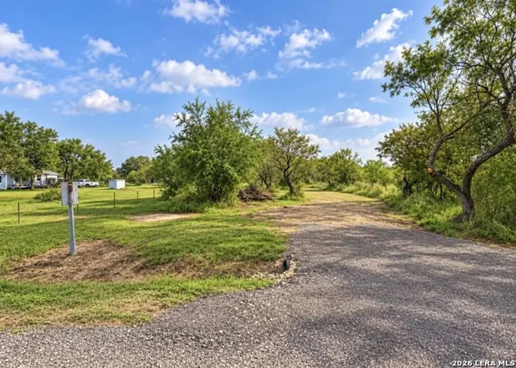 117 Ryan Rd, Refugio