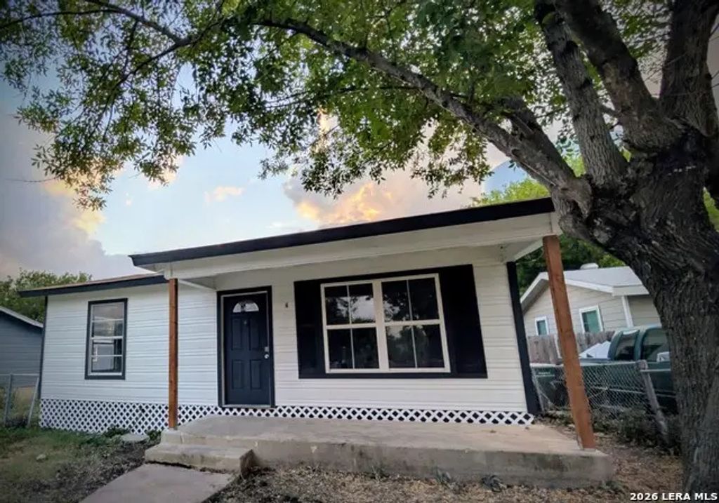 911 Topaz St, San Antonio