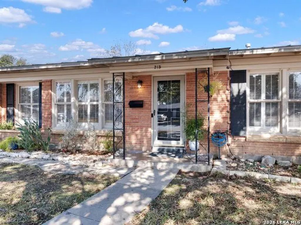 215 Millwood Lane, San Antonio