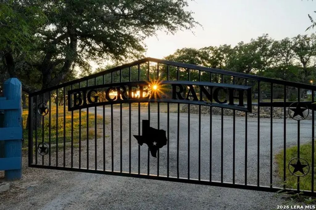 100 Big Creek Rd, Blanco
