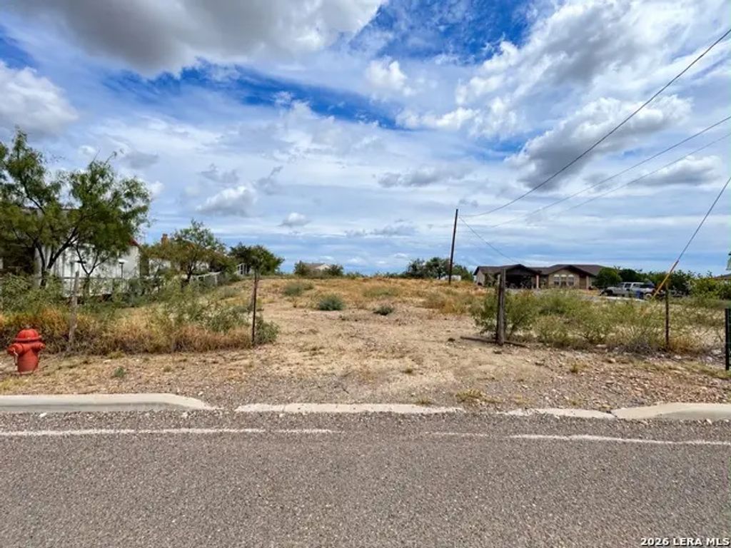 158 Chula Vista Rd, Eagle Pass
