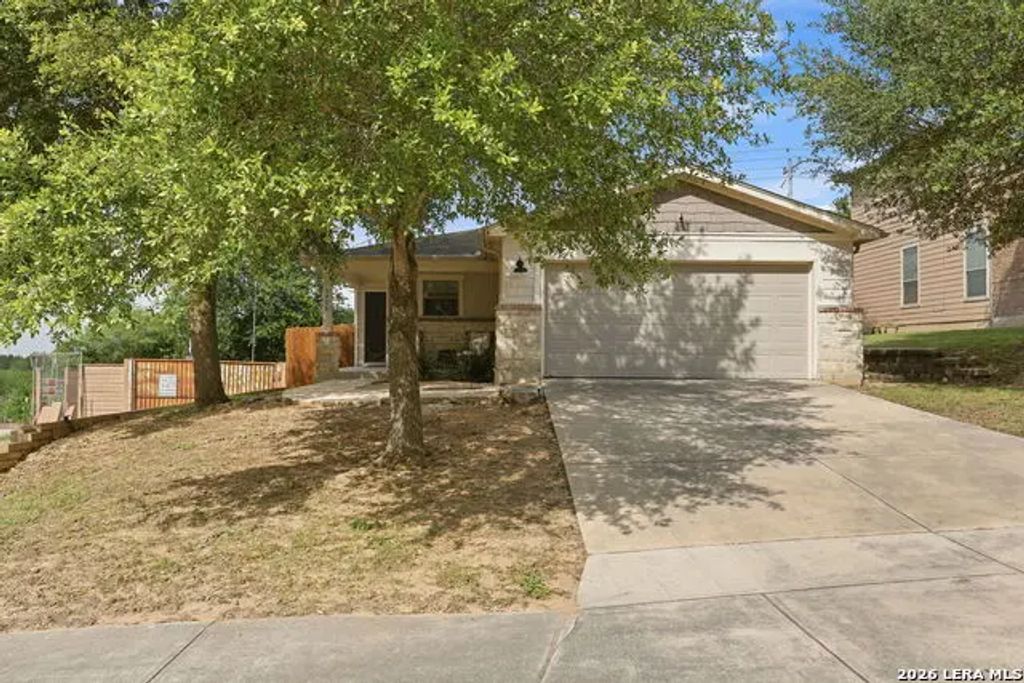 5776 Maxfli Dr, Schertz