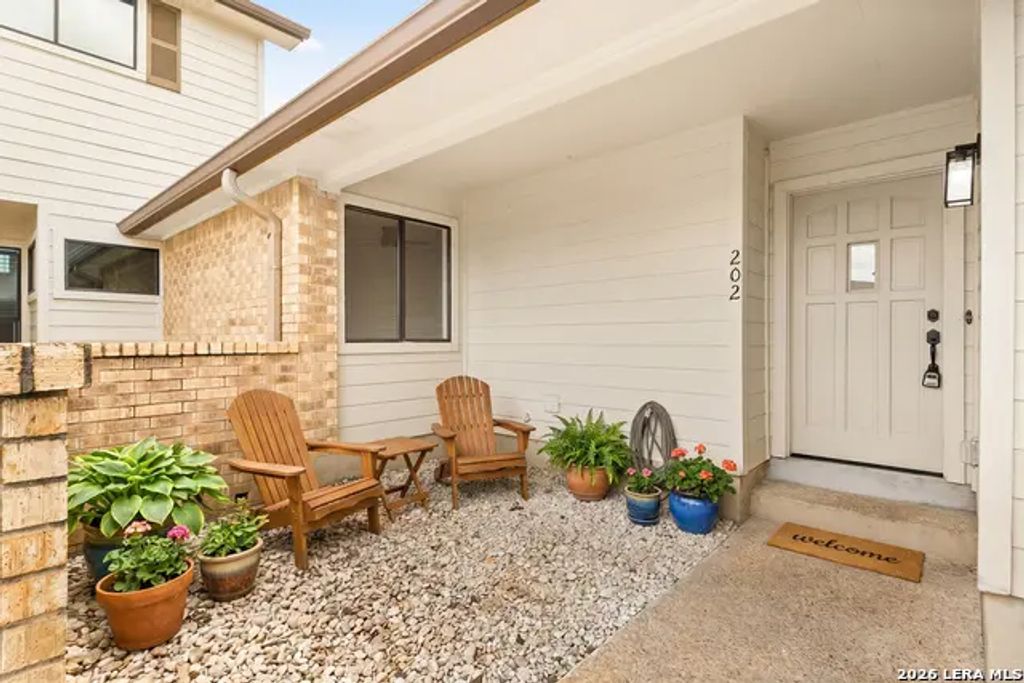 655 N Loop 337 202, New Braunfels