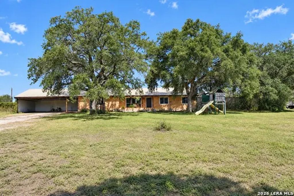 2835 Earls Trail, Beeville