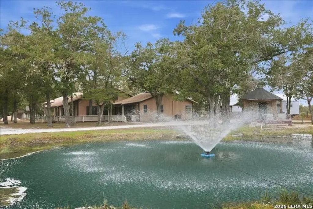 7686 Us Highway 90a E, Gonzales