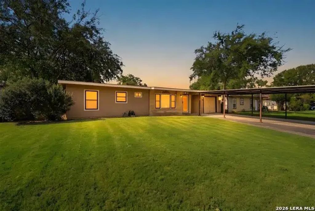 130 Ashland Dr, San Antonio
