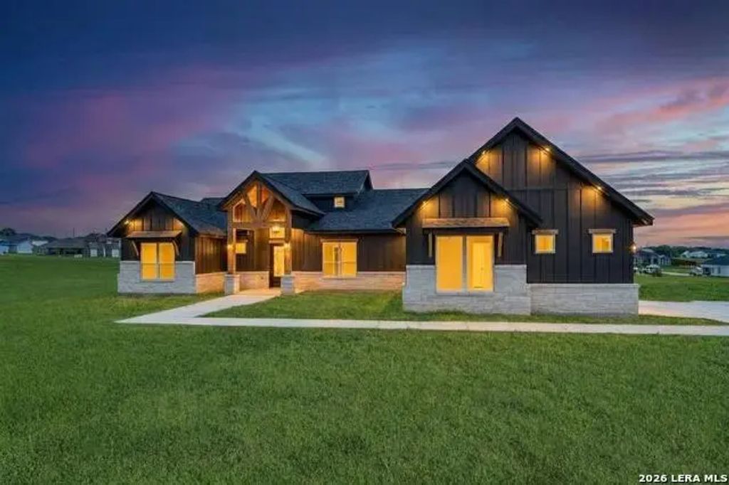 157 Estates Dr, La Vernia