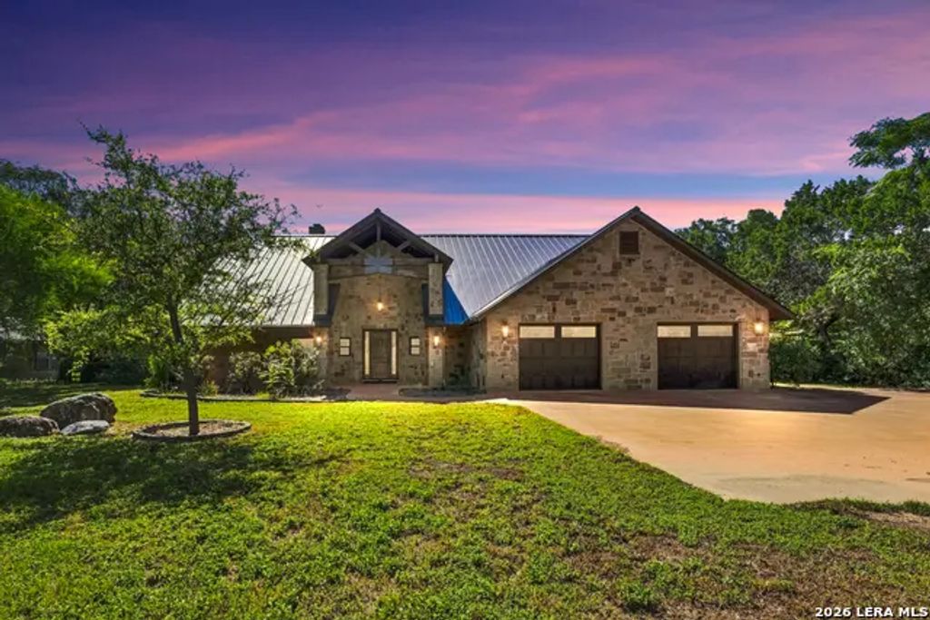 6454 N Us Highway 83, Leakey