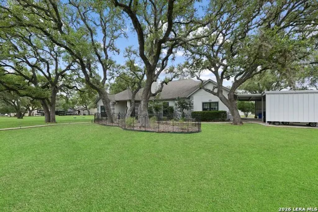 217 Wild Horse, Pipe Creek