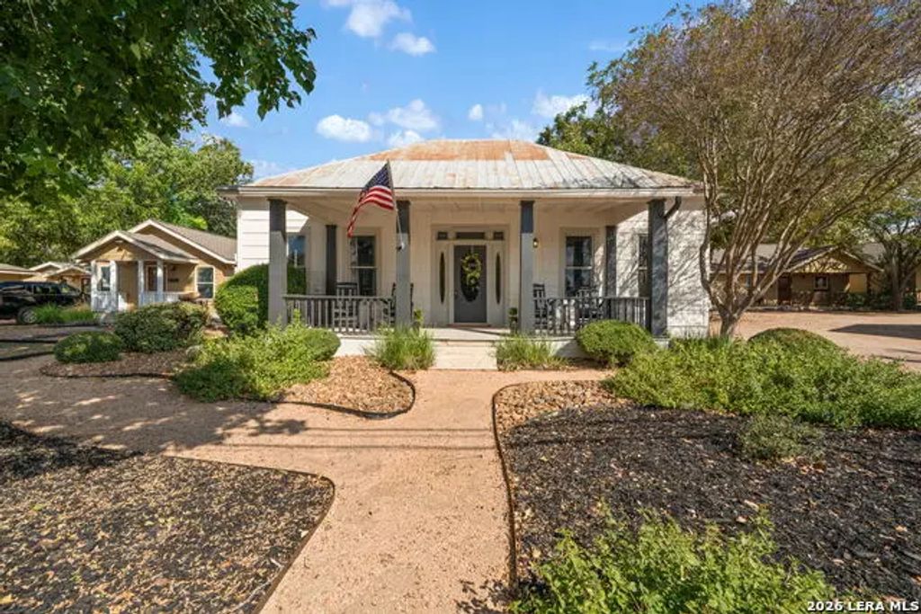 916 E Blanco Rd, Boerne