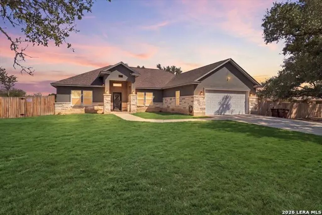 39 Eaglerock, Poteet