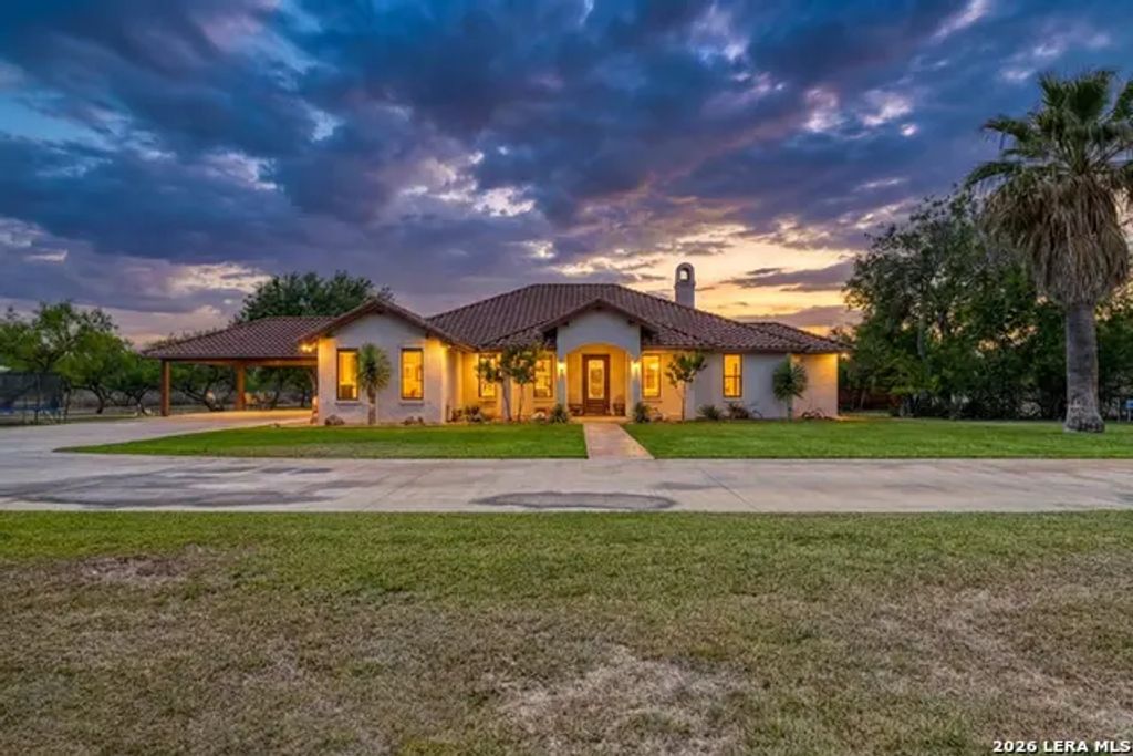 2189 County Road 400, Uvalde